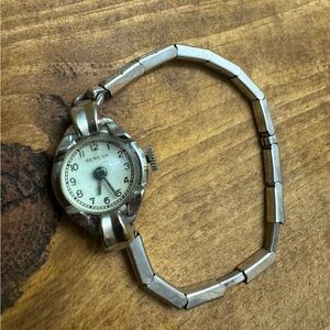 Vintage women’s Geneva watch- works!